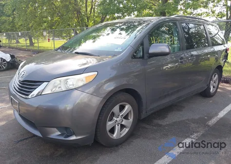 2011 Toyota Sienna Le V6 z USA, uszkodzony, nr VIN 5TDKK3DC7BS156609